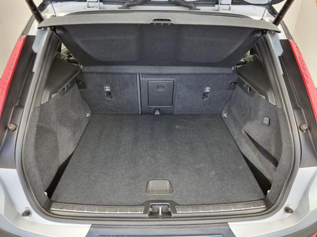 VOLVO XC40 D3 R-design