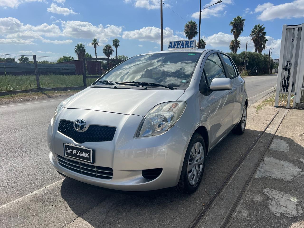 Toyota Yaris 1.0 5 porte Sol