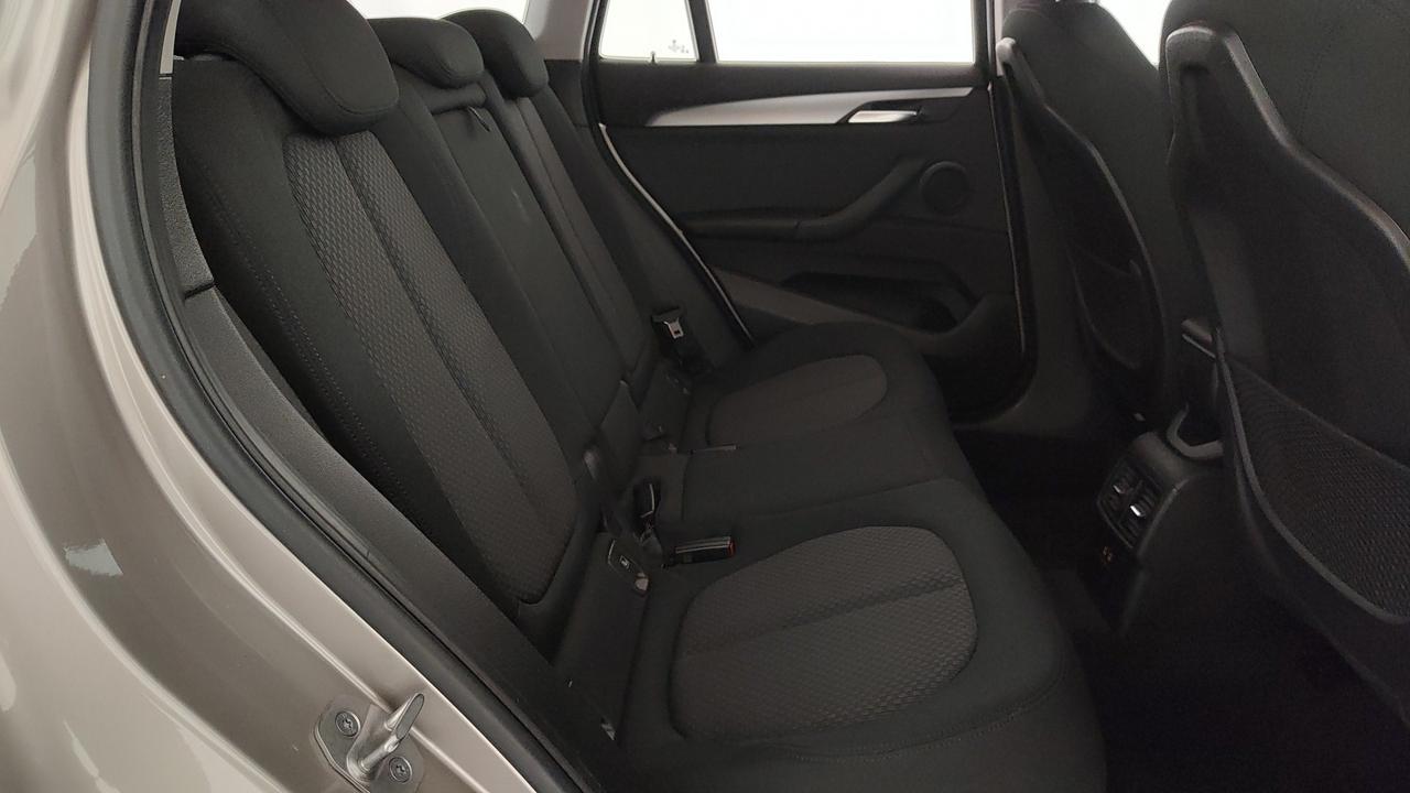 BMW X1 F48 2019 - X1 sdrive18d Advantage auto