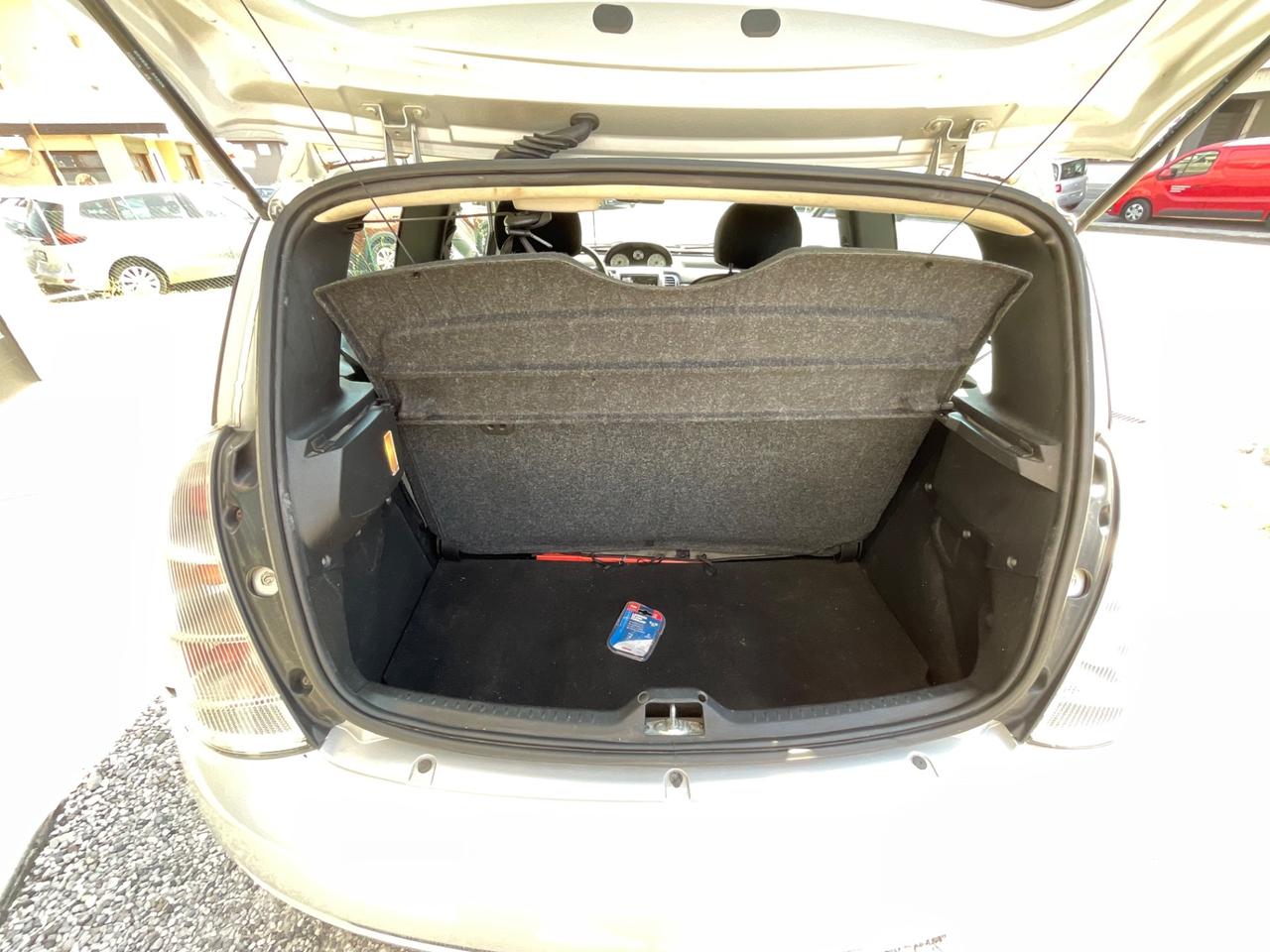 Lancia Ypsilon 1.3 MJT 75 CV Argento