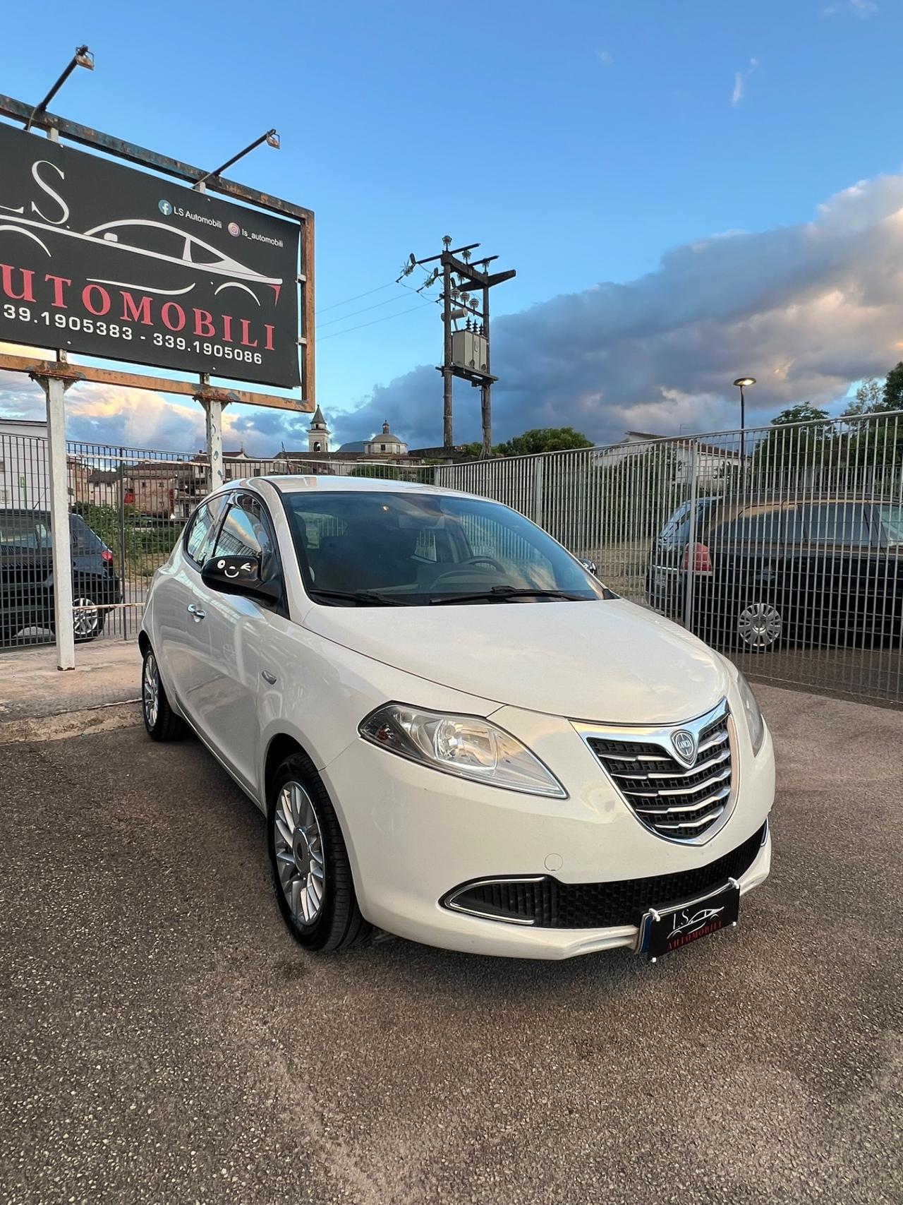 Lancia Ypsilon 1.3 MJT 16V 95 CV 5 porte S&S Silver
