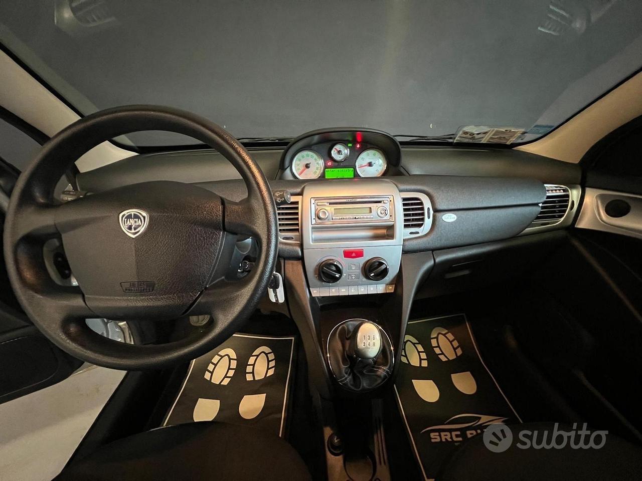 Lancia Ypsilon 1.3 MJT 75 CV Unyca