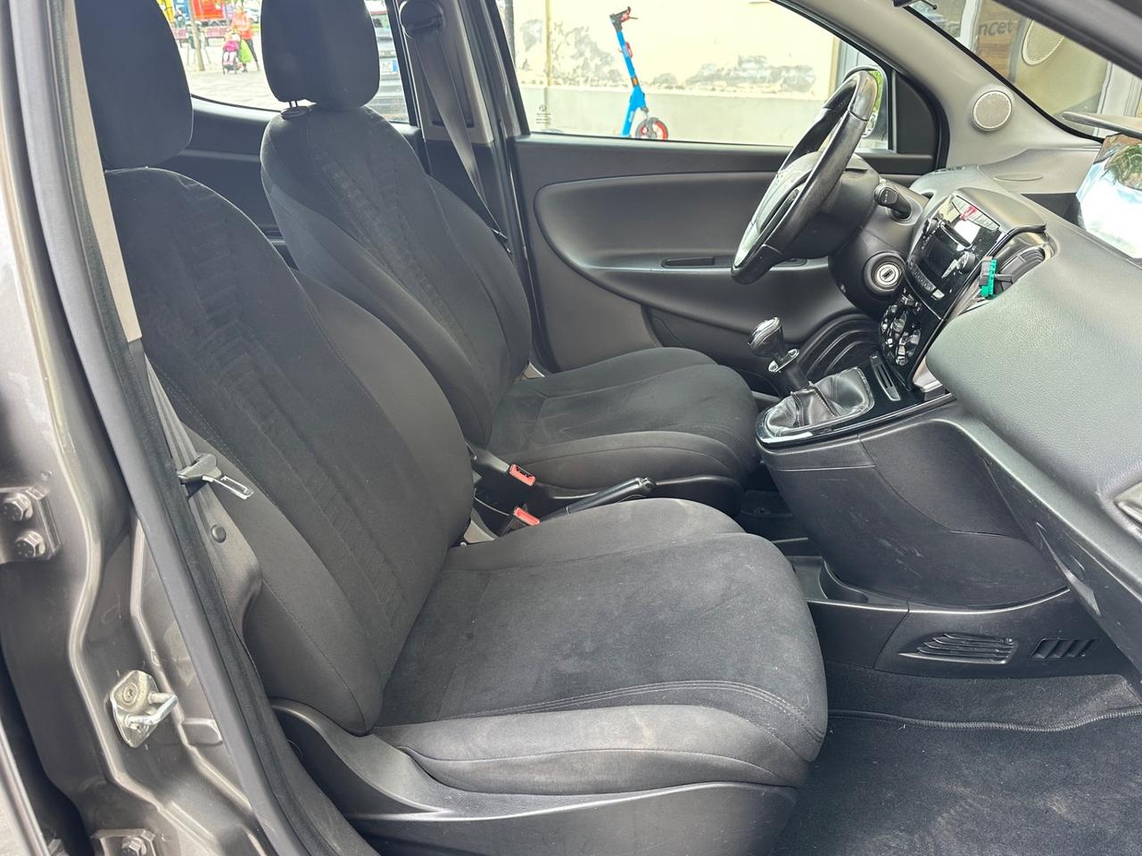 Lancia Ypsilon 1.2 69 CV 5 porte GPL Ecochic Platinum