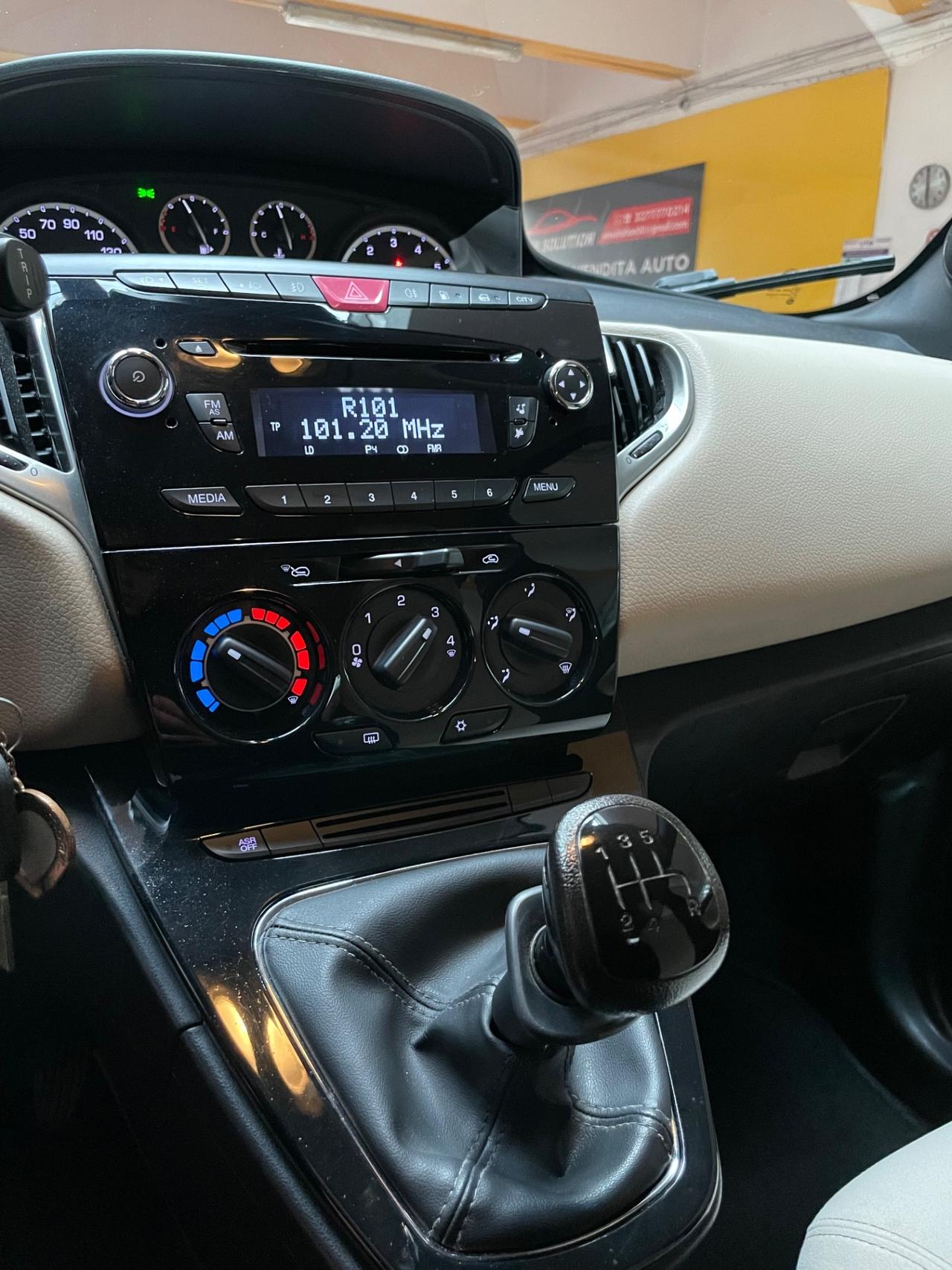 Lancia Ypsilon 0.9 Neopatentati Euro 5