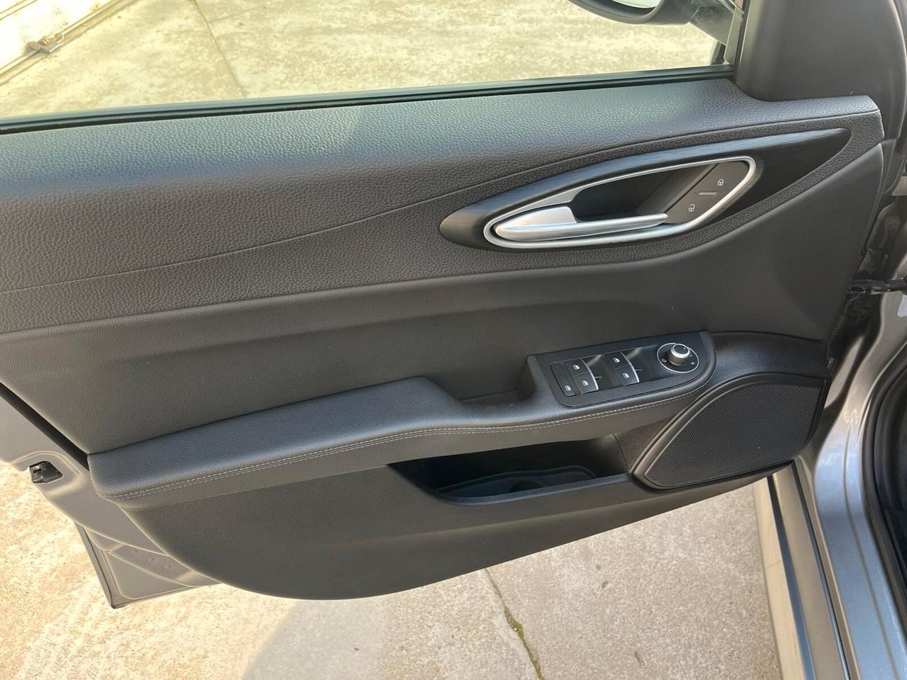 Alfa Romeo Giulia 2.2 Turbodiesel 180 CV AT8 Business Sport Launch Ed.