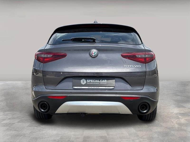 Alfa Romeo Stelvio 2.2 Turbo Business RWD AT8