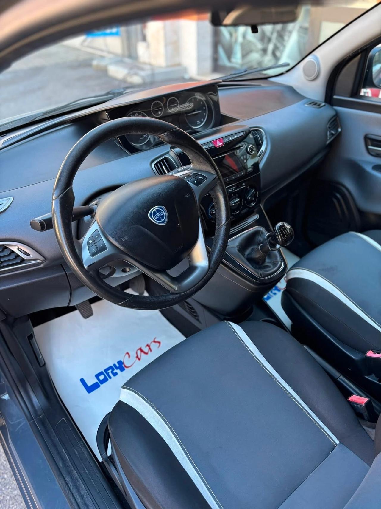 Lancia Ypsilon 0.9 TwinAir 85 CV 5 porte Metano Ecochic Gold NEOPATENTATI