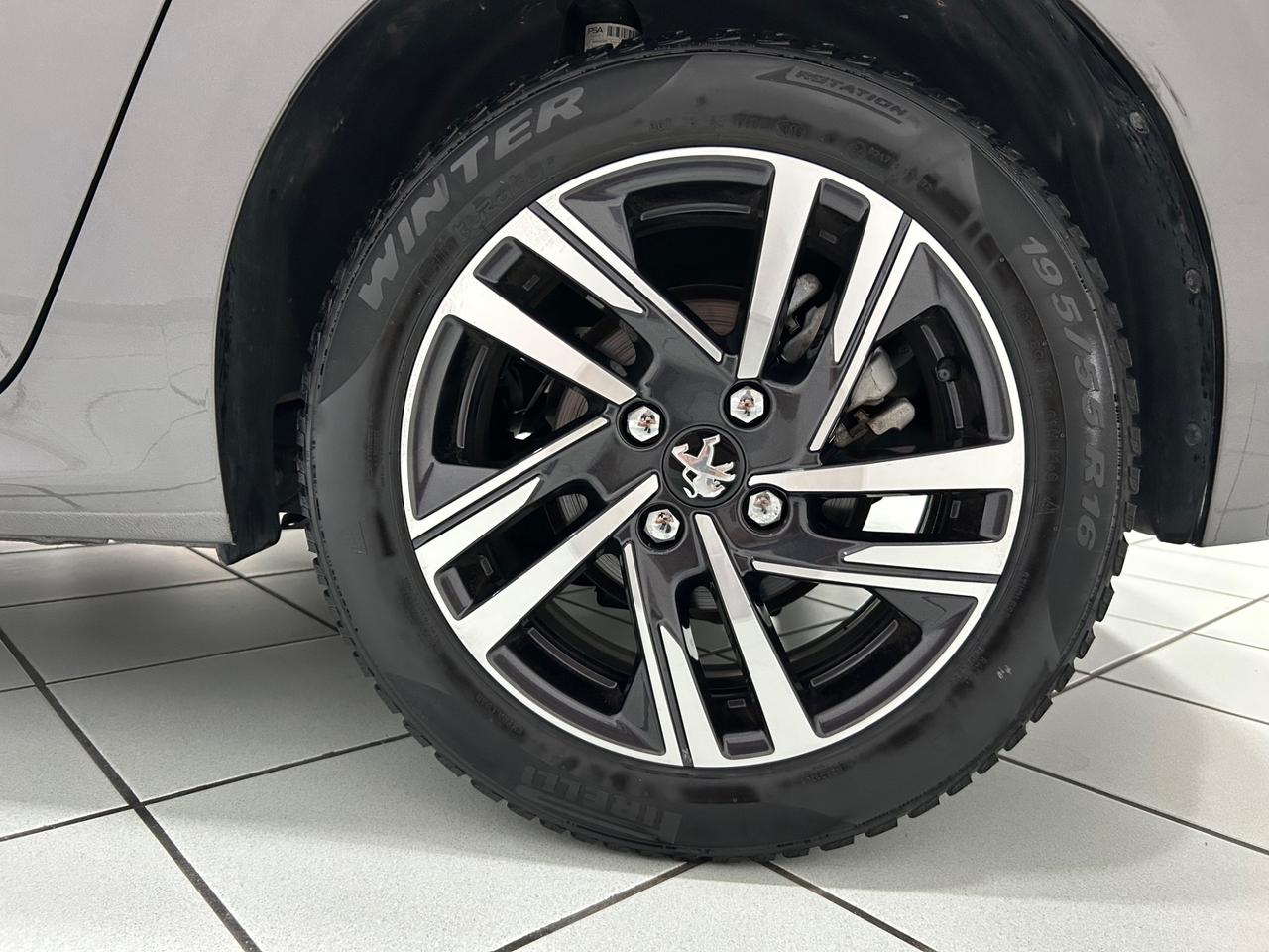 Peugeot 208 BlueHDi 100 Allure Navi Pack