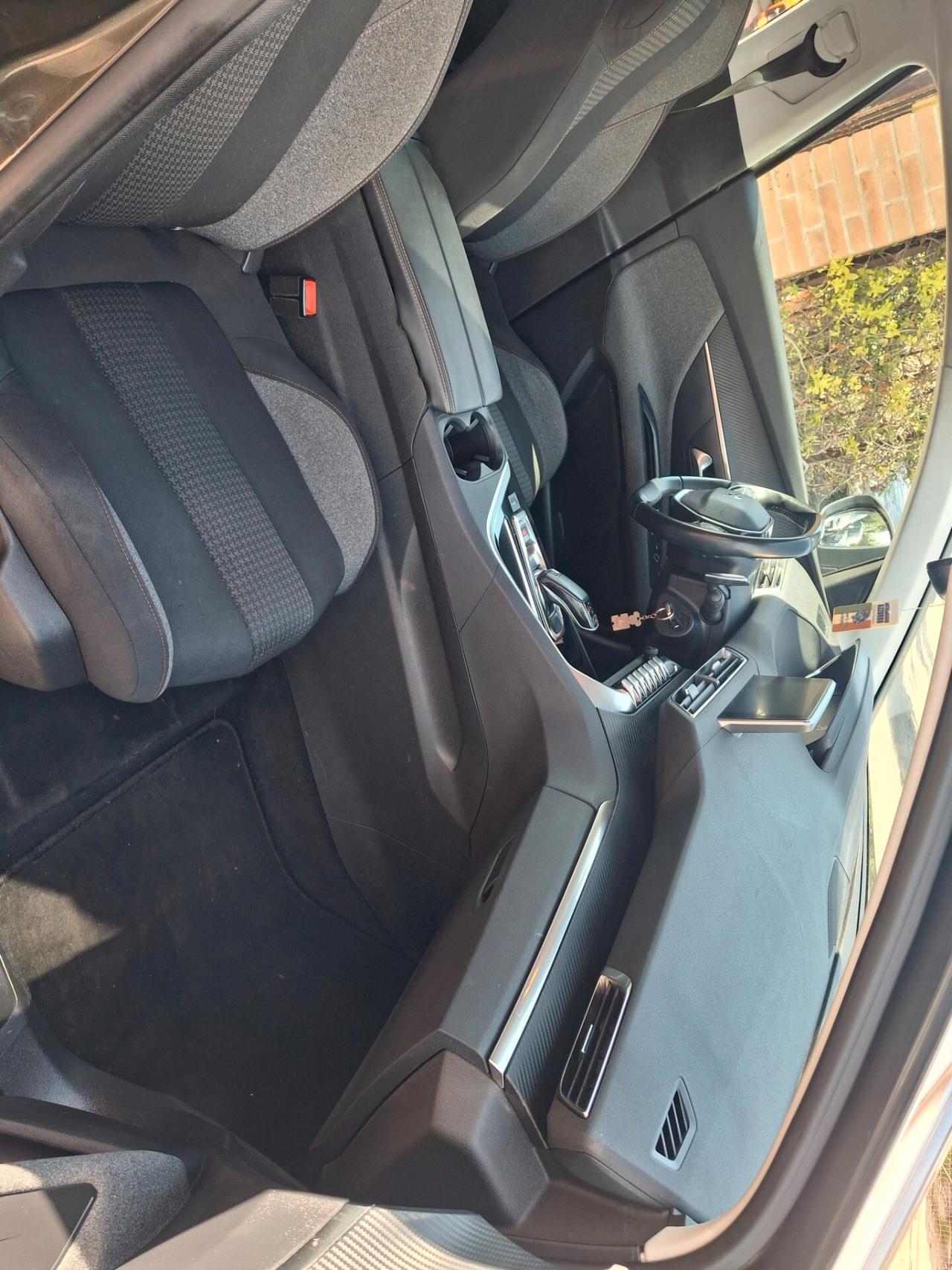 Peugeot 3008 BlueHDi 130 S&S EAT8 Allure