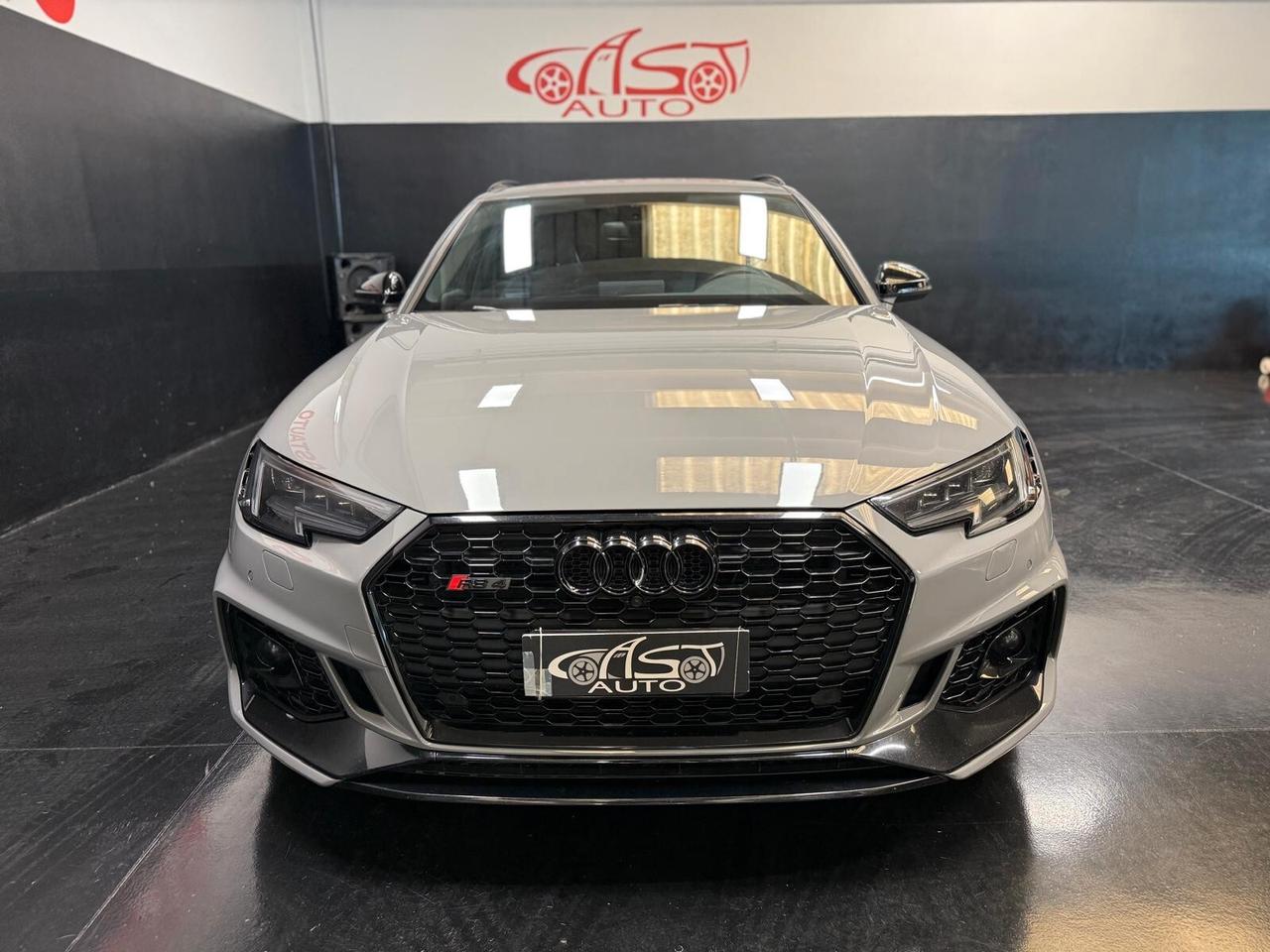 AUDI RS4 AVANT quattro