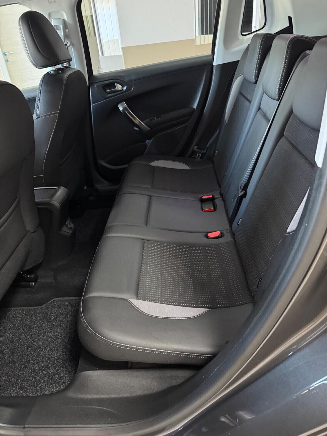 Peugeot 2008 1.6 HDI 100 CV Allure