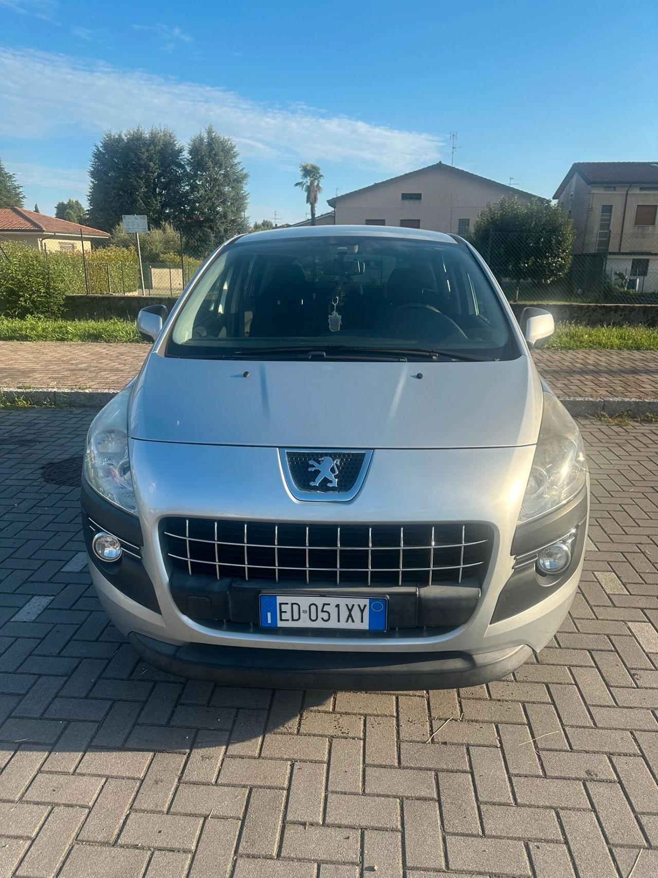 Peugeot 3008 1.6 HDi 110CV cambio robotizzato Premium