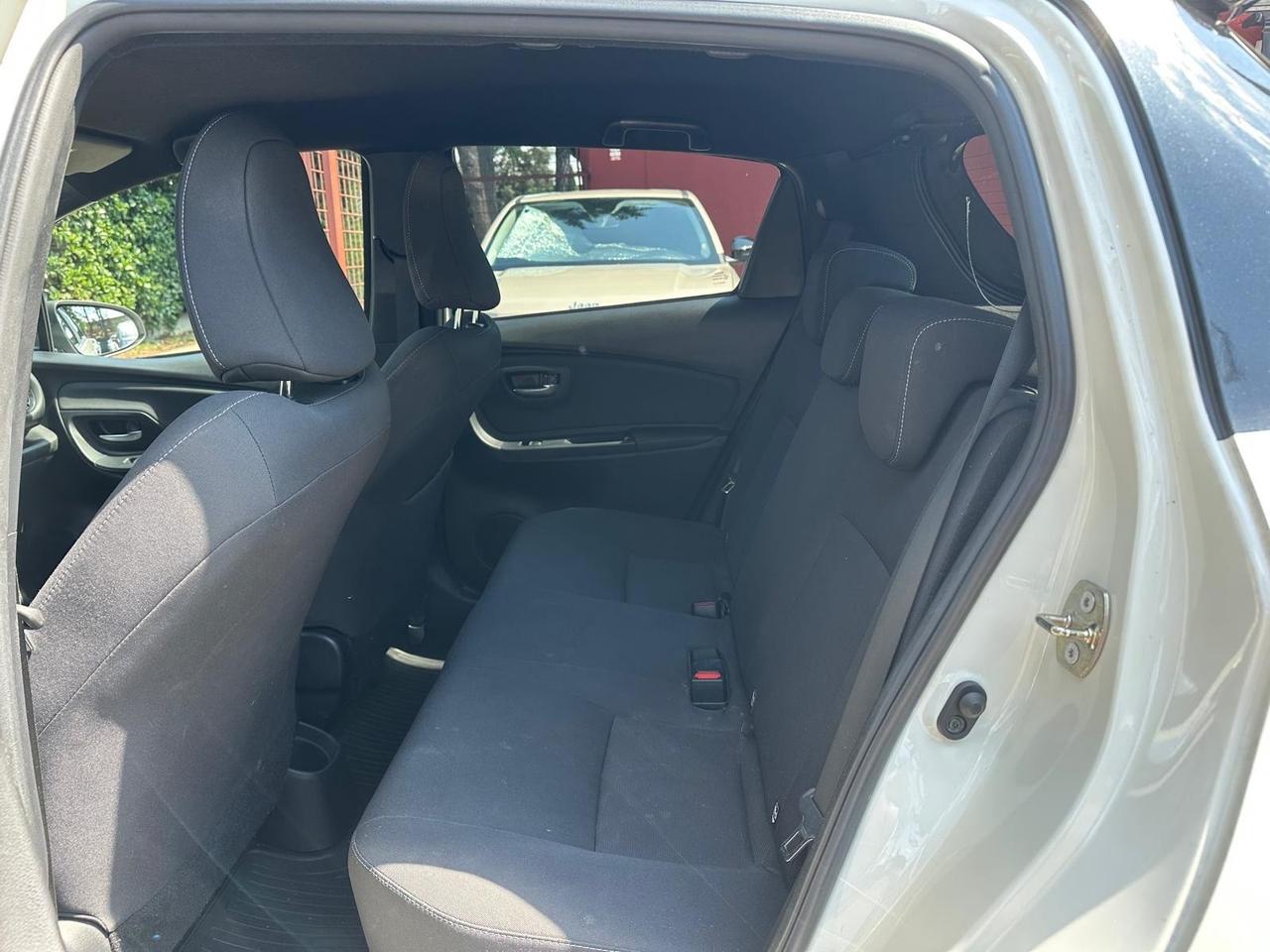 Toyota Yaris 1.5 5 porte Lounge sport full optional Kamera navi PDC led cerchi in lega garanzia 24 mesi