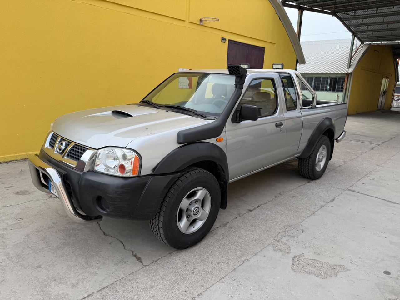 Nissan Navara King Kab con clima - 2004