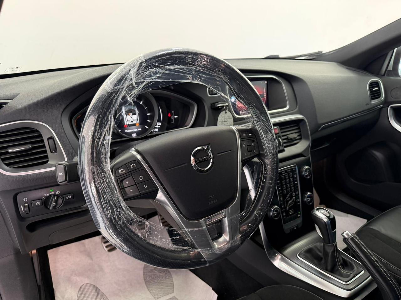 Volvo V40 D3 R-design-GARANTITA-2018