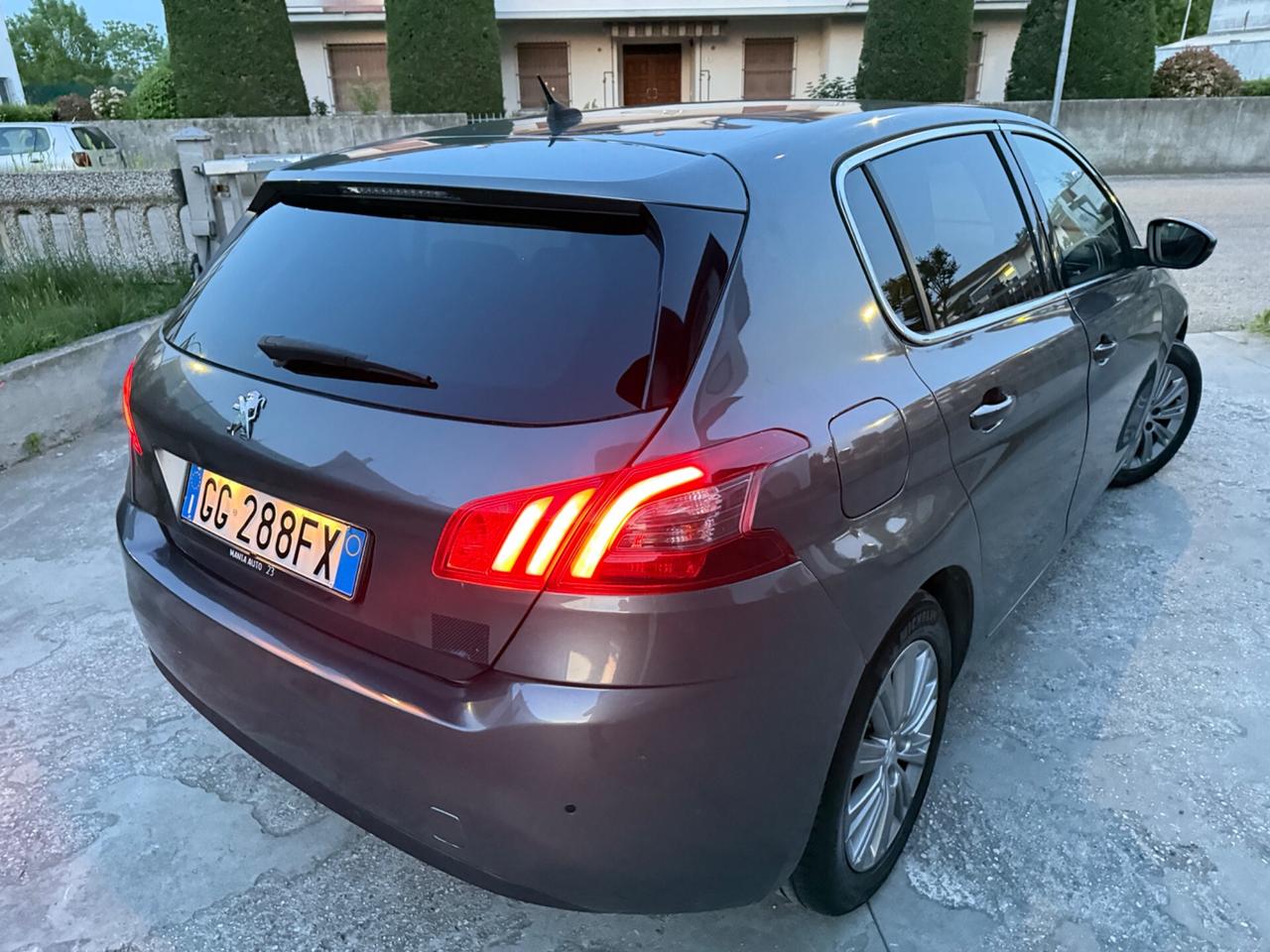 Peugeot 308 1.2 Turbo Benzina POCHI KM 2021 NEOPAT
