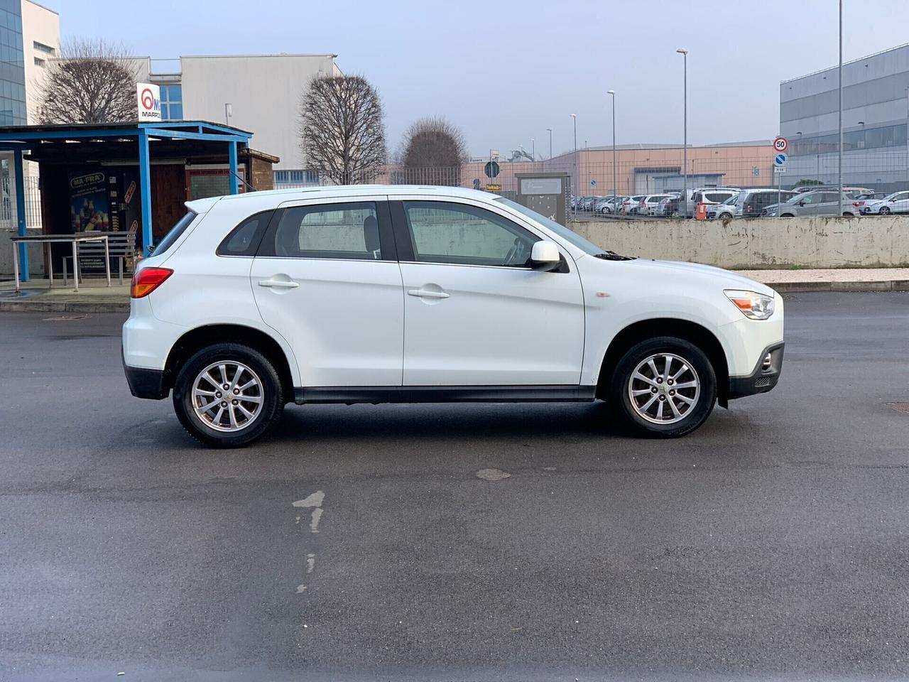 Mitsubishi Outlander 2.2 DI-D TC-SST Intense DPF