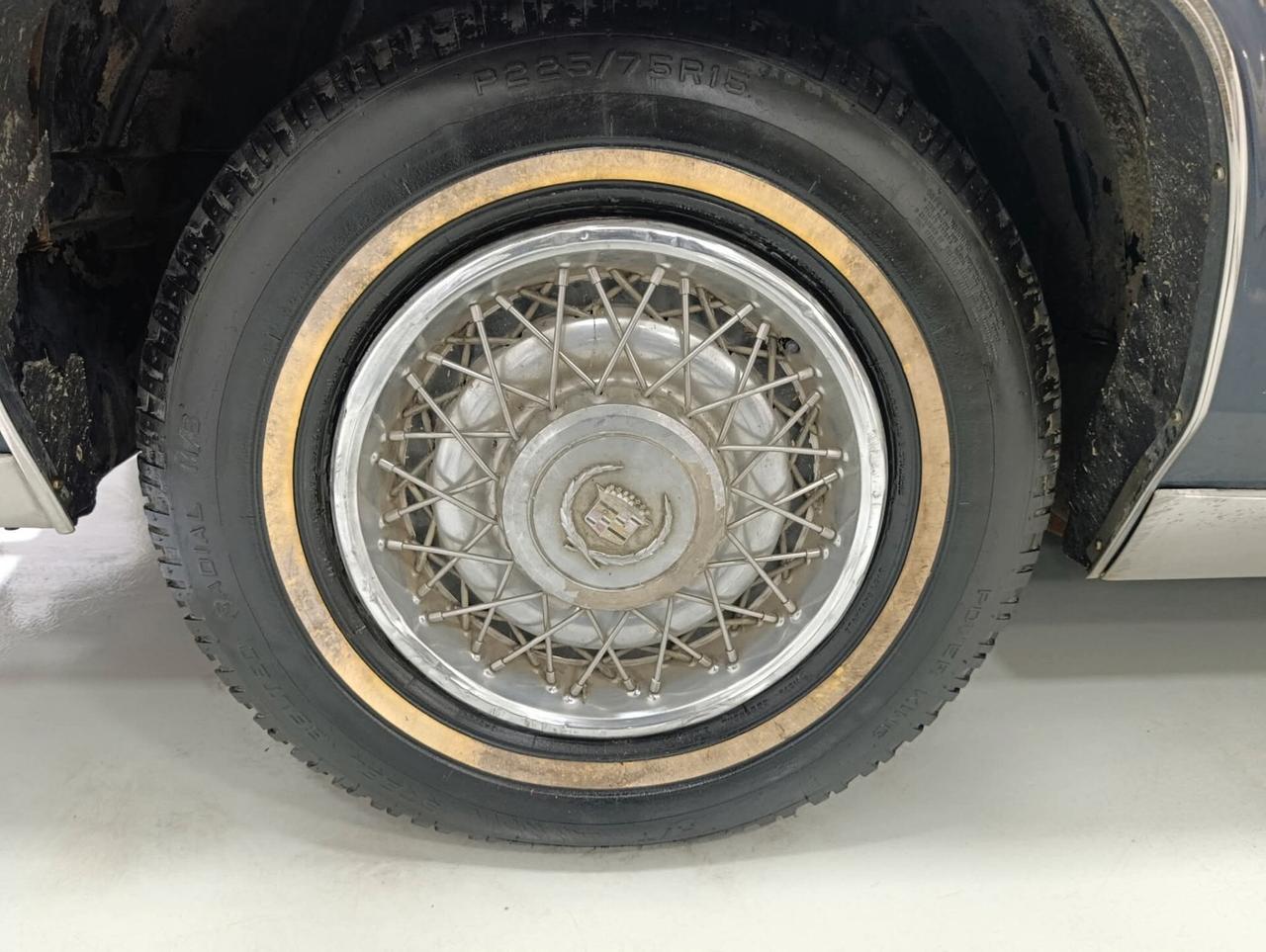 Cadillac Fleetwood BROUGHAM