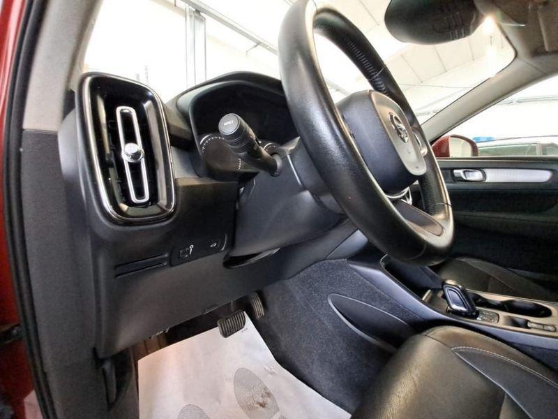 Volvo XC40 2.0 D4 MOMENTUM AWD GEARTRONIC
