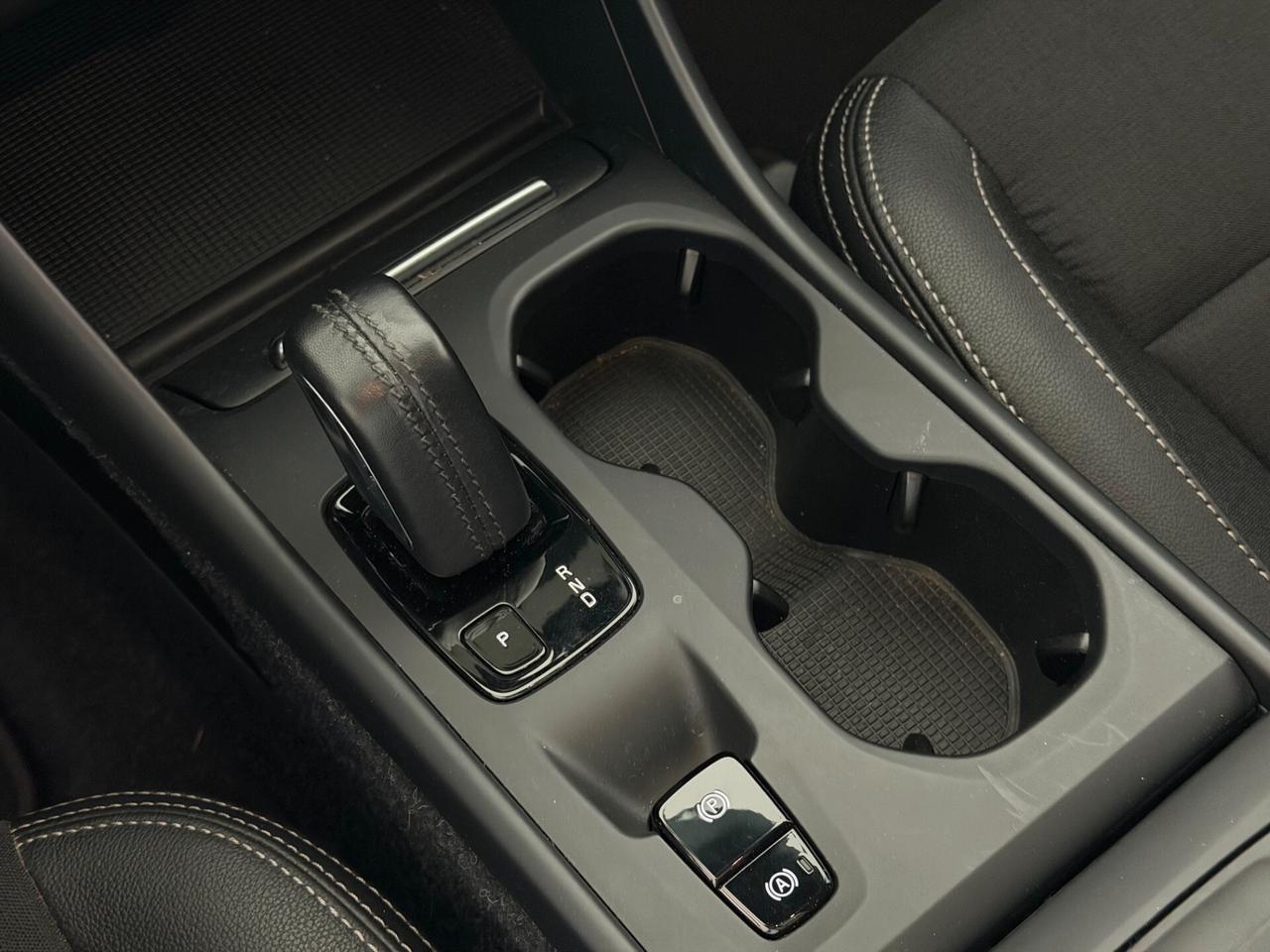 Volvo XC40 2.0cc 190Cv Automatica-Retrocamera