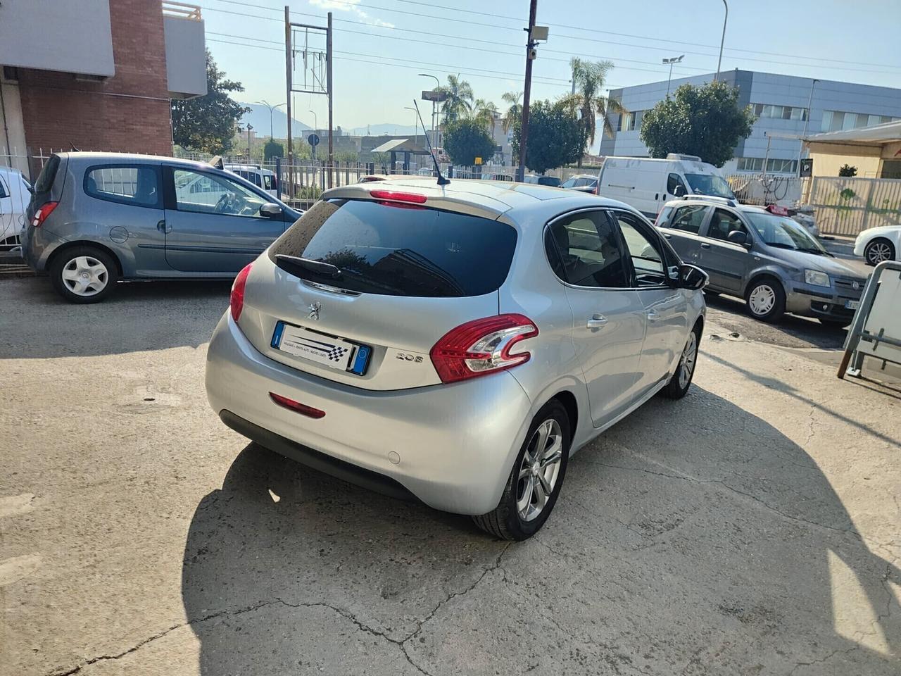 Peugeot 208 1.4 HDi 68 CV 5 porte