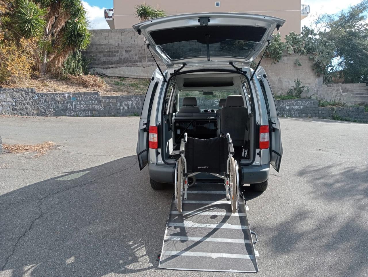 Volkswagen Caddy Pianale ribassato con rampa per disabili carrozzina