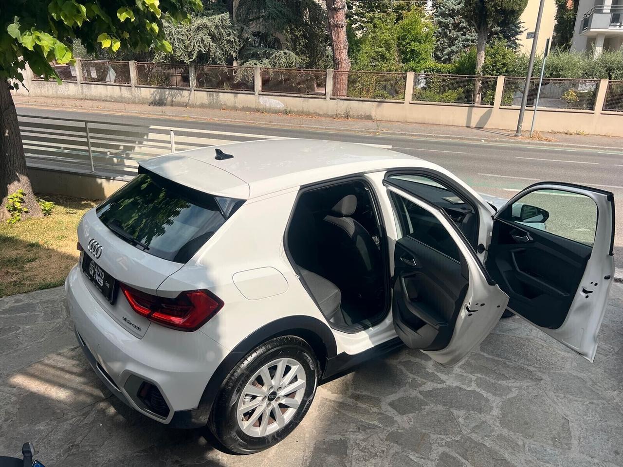 AUDI A1 ALLSTREET 30 TFSI S-TRONIC BUSINESS NEOP 15.800 km