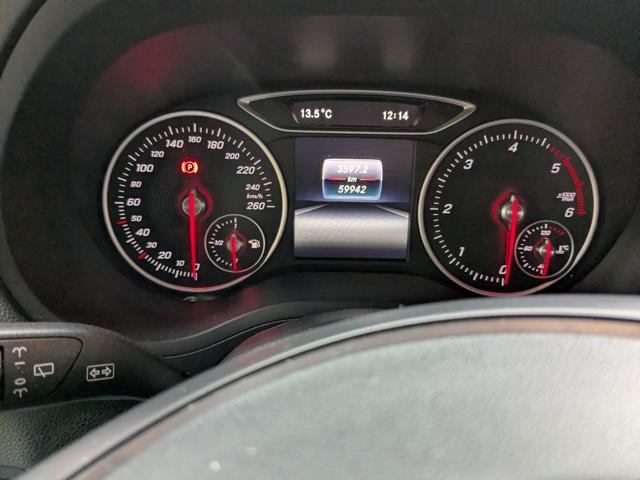 MERCEDES-BENZ B 180 d Premium