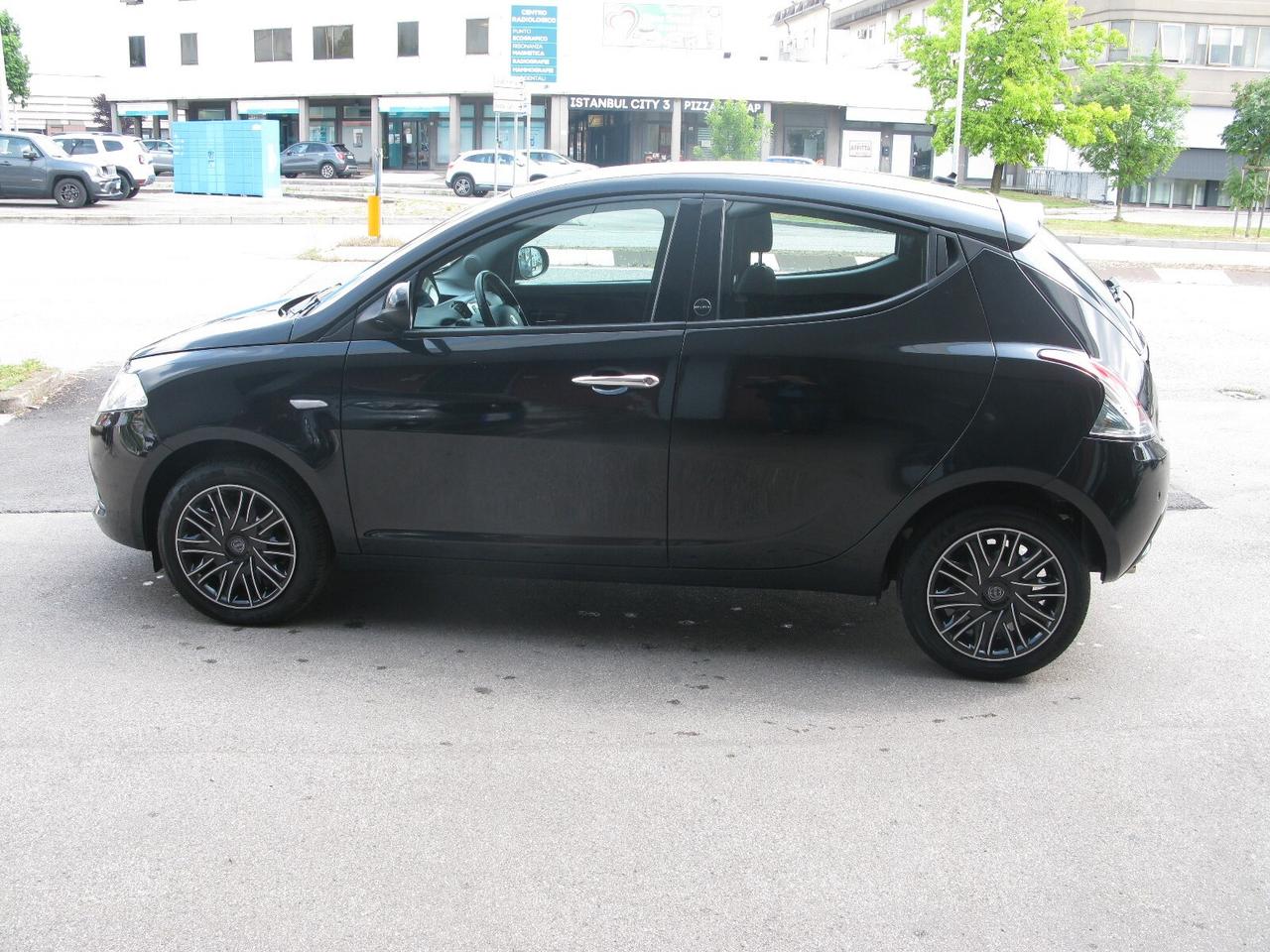 Lancia Ypsilon 1.0 FireFly 5 porte S&S Hybrid Ecochic Gold