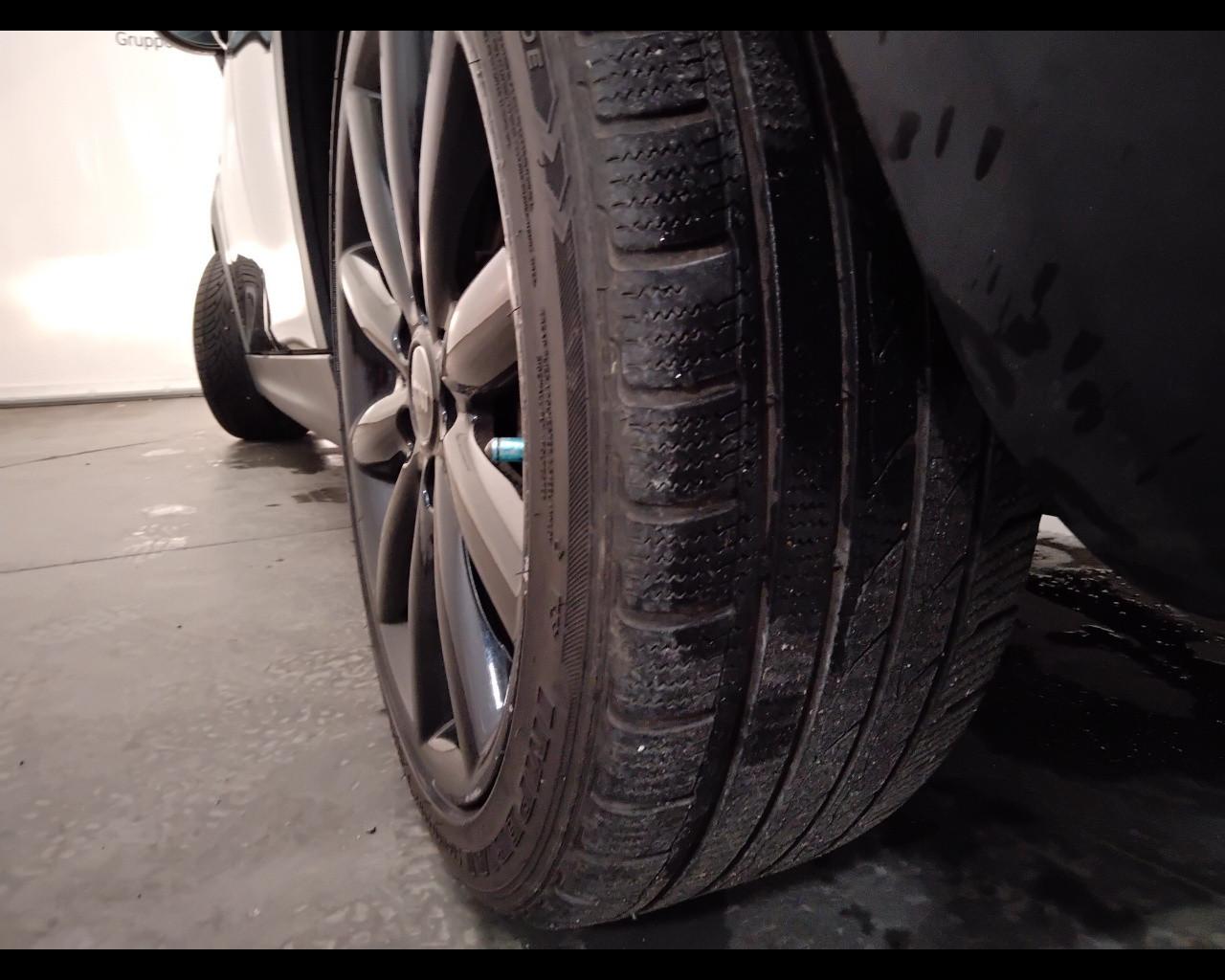 MINI Mini IV F55-F56 2014 - Mini 1.2 One 75cv 5p