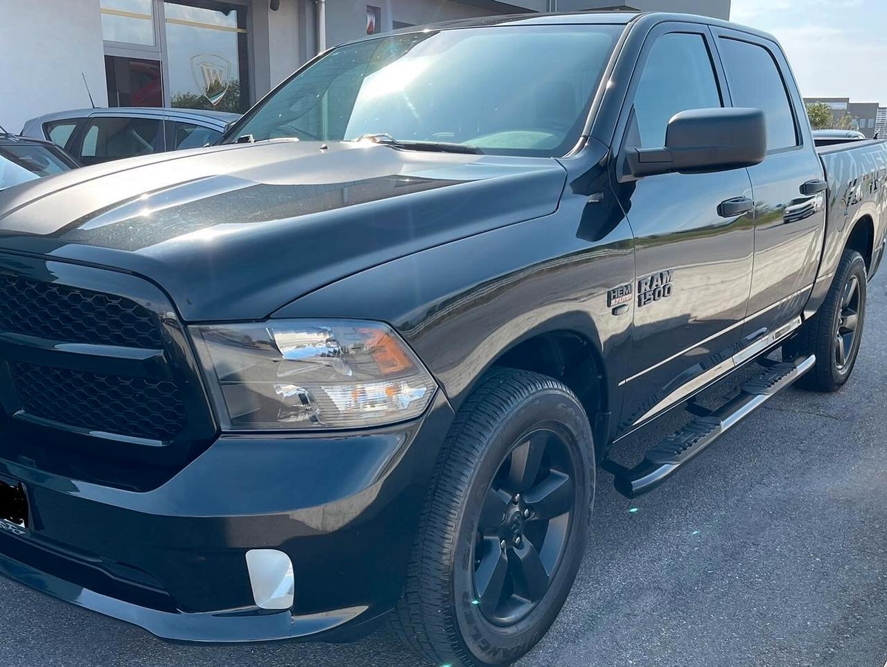 Dodge RAM 1500 HEMI 5.7 V8