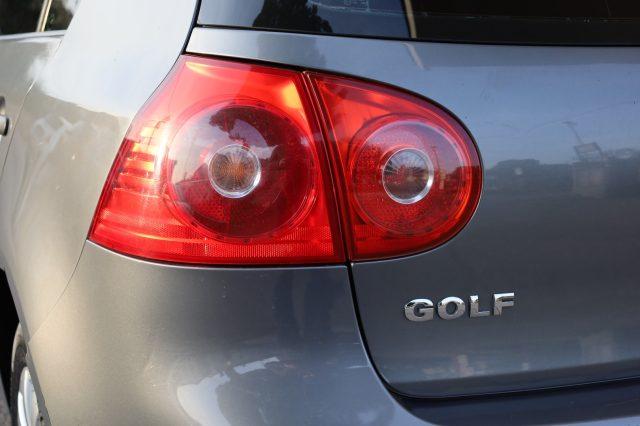 VOLKSWAGEN Golf V 1.6 Benzina 5 Porte Comfortline per NEOPATENTATI