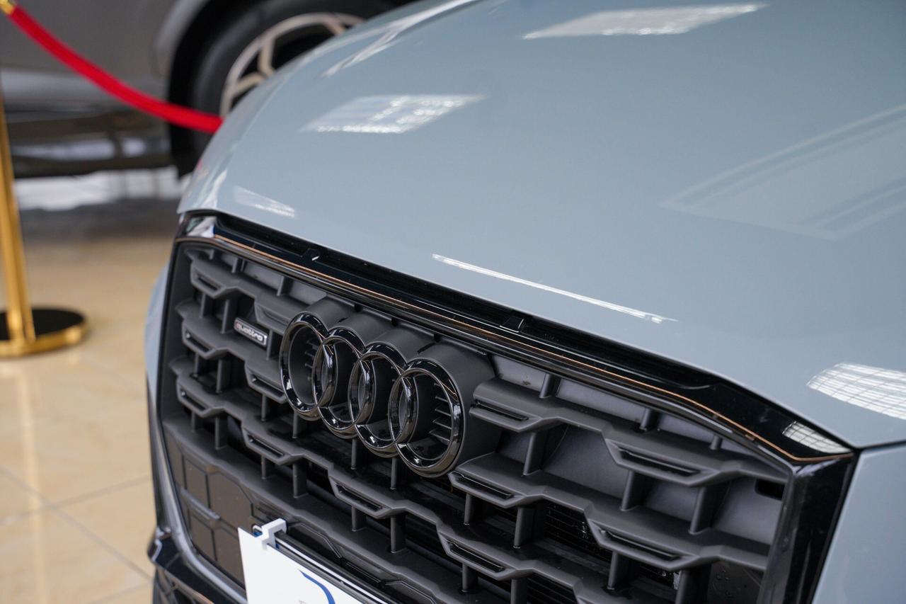 Audi Q2 35 TDI S tronic Identity Black