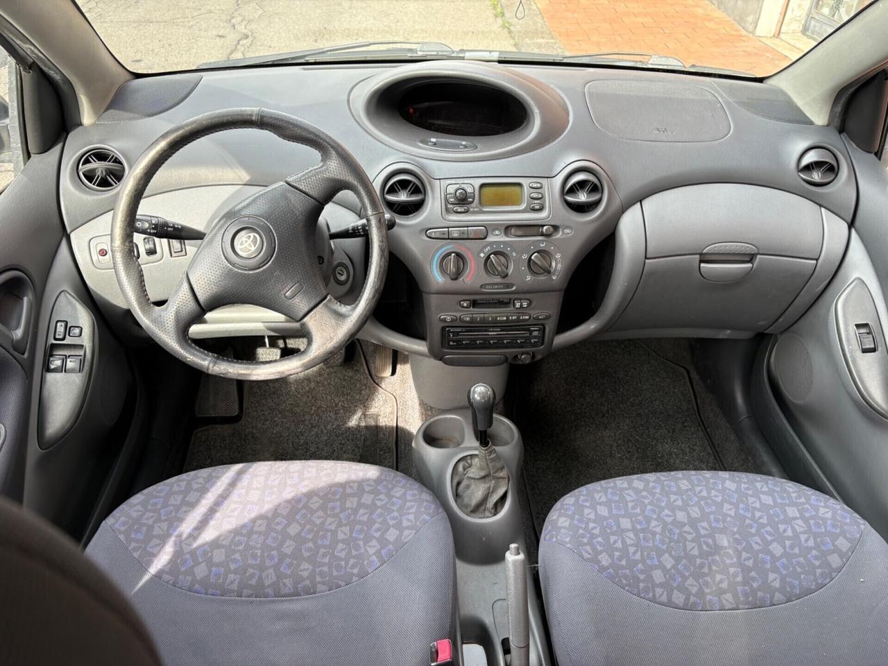 Toyota Yaris 1.3i 16V cat 5 porte