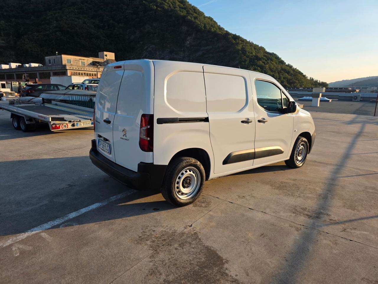 Peugeot Partner BlueHDi Furgone Premium