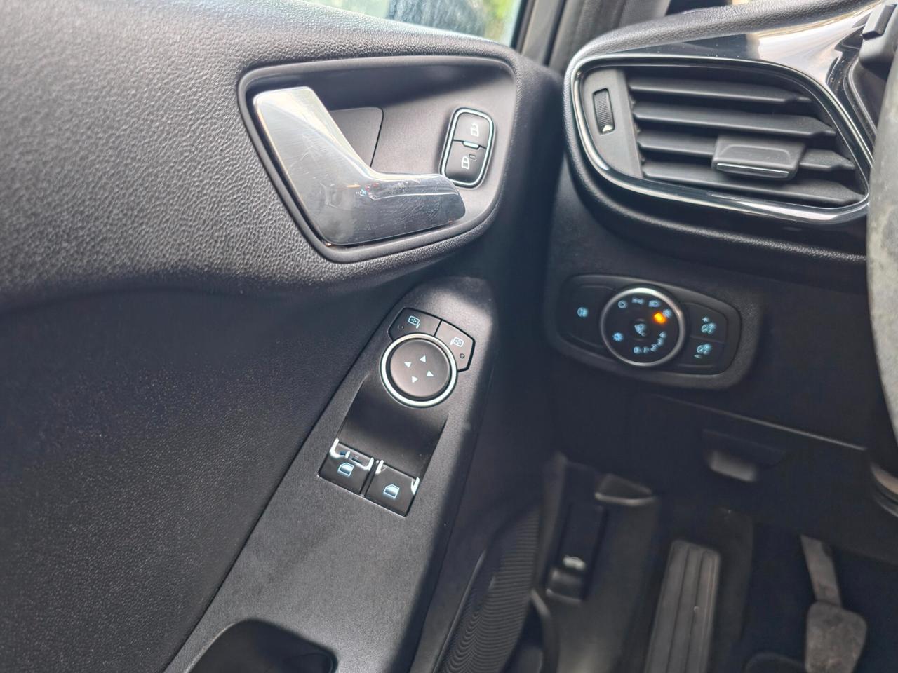 Ford Fiesta 1.5 EcoBlue CV-86 5 porte Vignale E6 Manuale NEO 2019