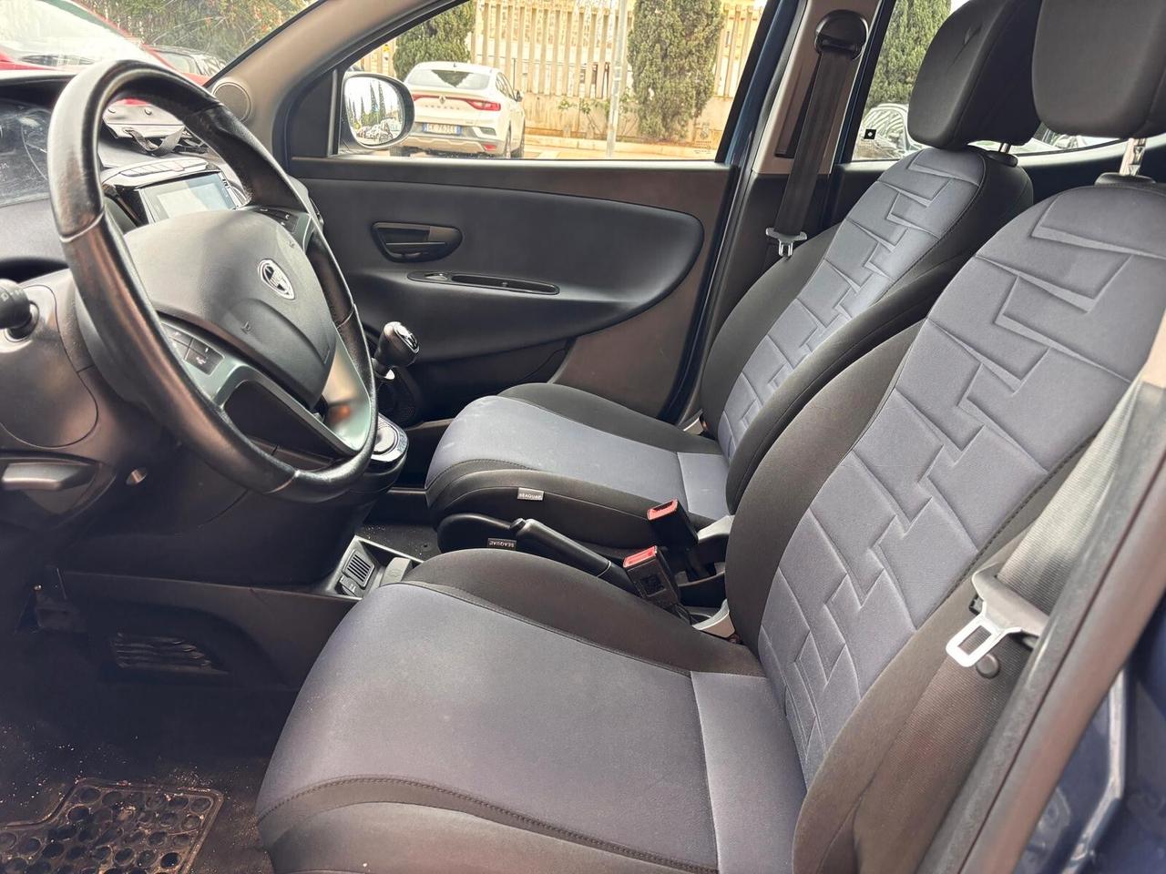 Lancia Ypsilon 1.0 FireFly 5 porte S&S Hybrid Gold Plus