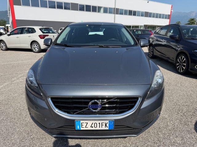 VOLVO V40 D3 Momentum