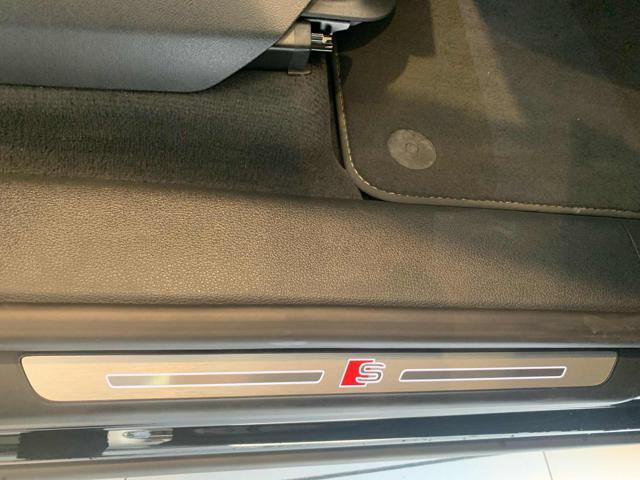 AUDI Q8 55 TFSI quattro tiptronic Sport