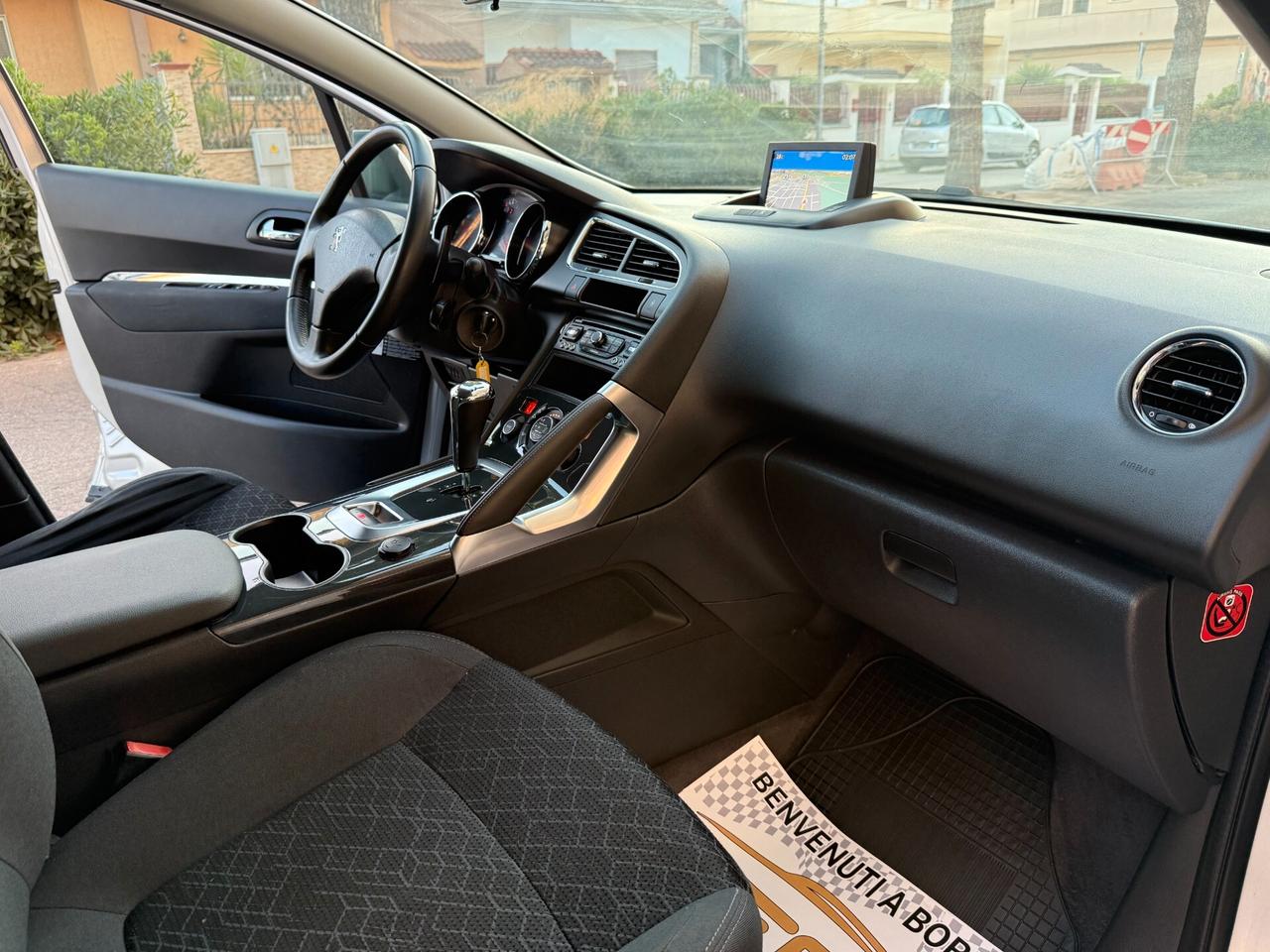 Peugeot 3008 1.6 eHDi AUTOMATIC NAVI LED - 2015