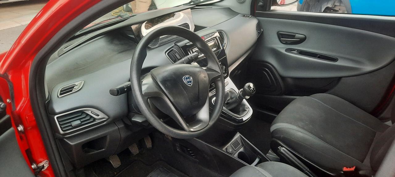 Lancia Ypsilon 1.2 69cv benzina anno 2015