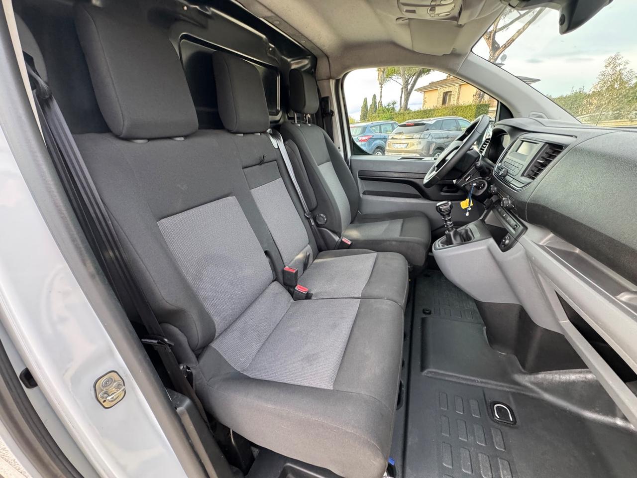 Opel Vivaro passo lungo trasporto farmaci HACCP