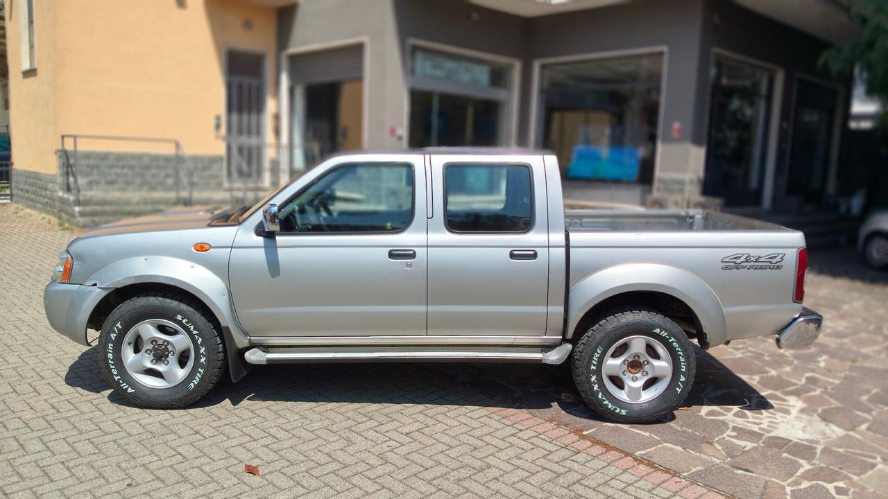 Nissan Navara Double Cab 2.5 td 133cv