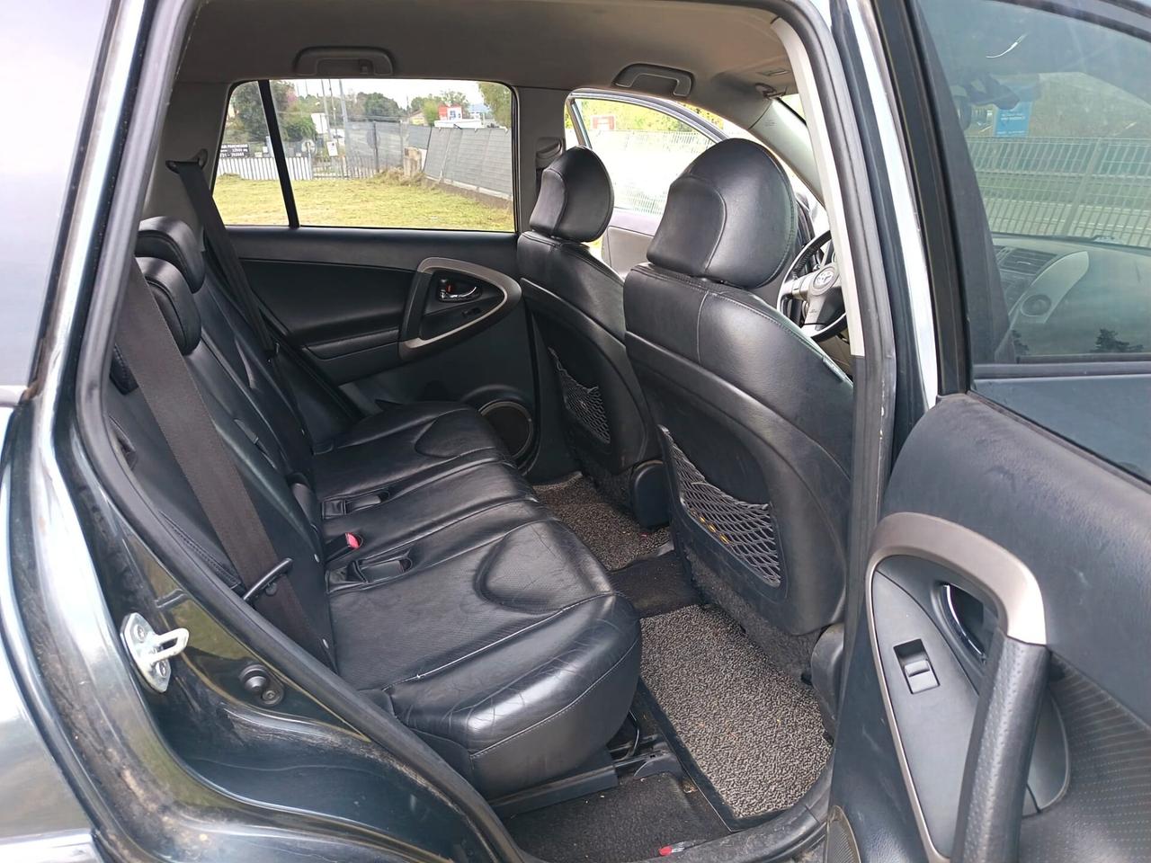 TOYOTA RAV4 2006 2.2 D-4D 177 CV Luxury PELLE NAVI CRUIS DA CONTROLLARE