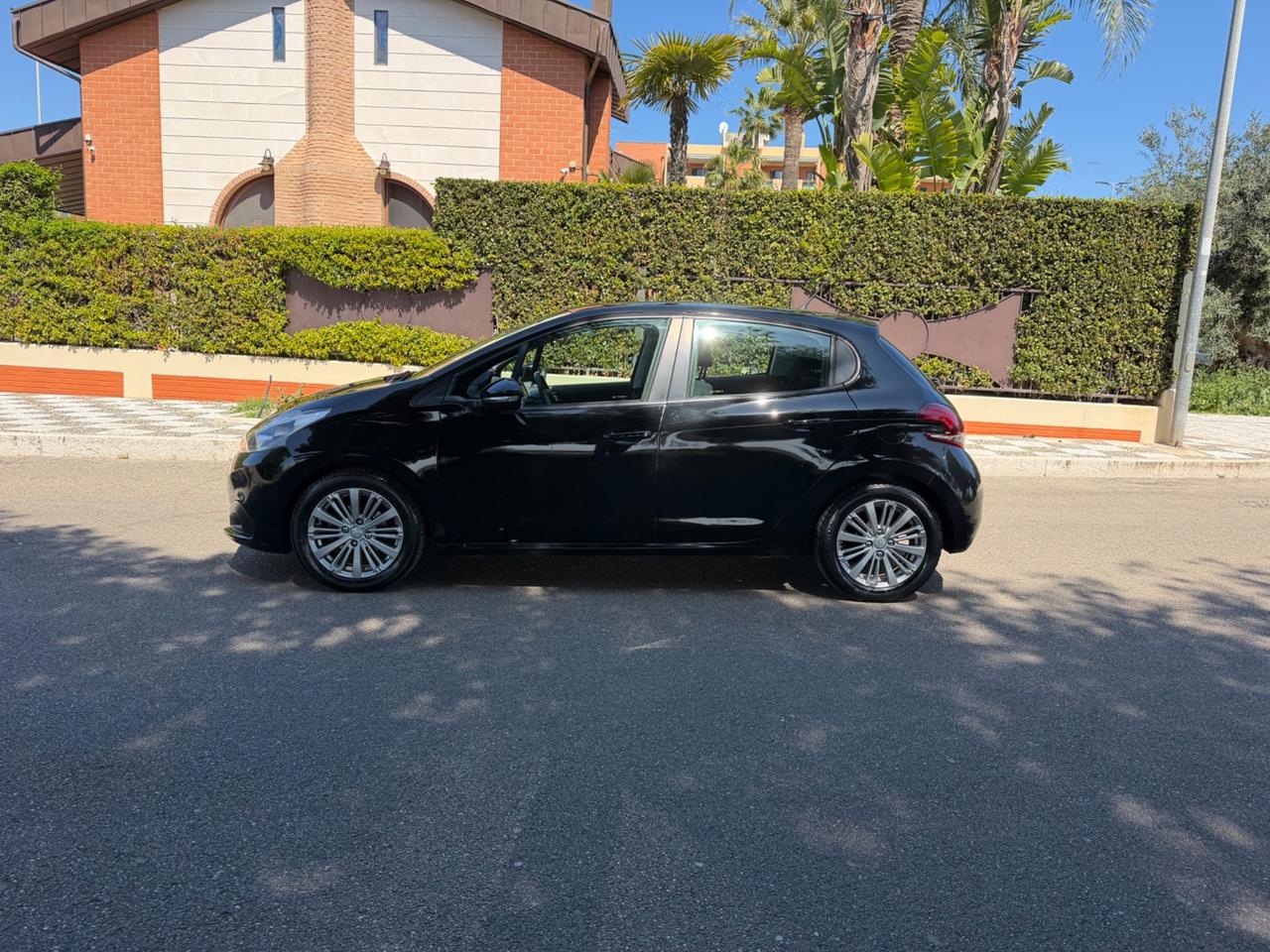 Peugeot 208 BlueHDi 75 5 porte Allure