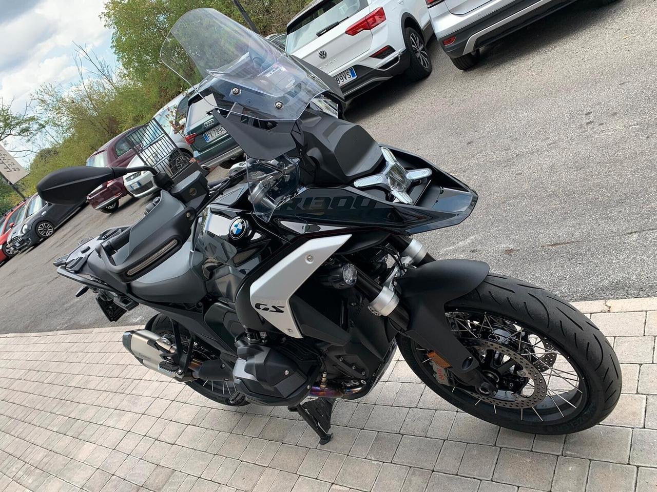 BMW R 1300 GS TRIPLE BLACK PARI AL NUOVO