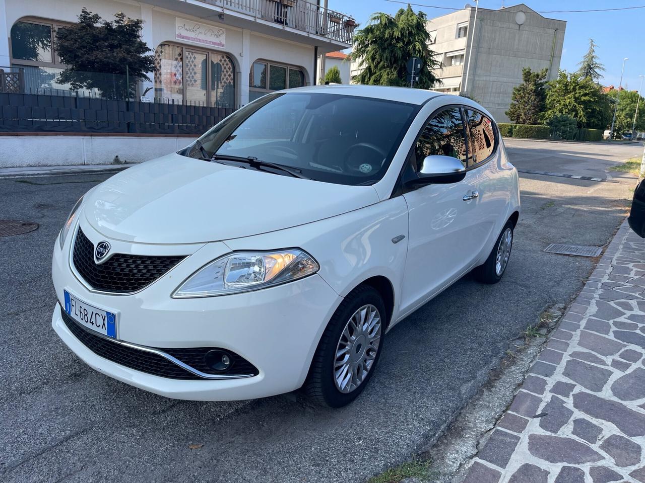 Lancia Ypsilon 1.2 69 CV 5 porte GPL Ecochic Gold