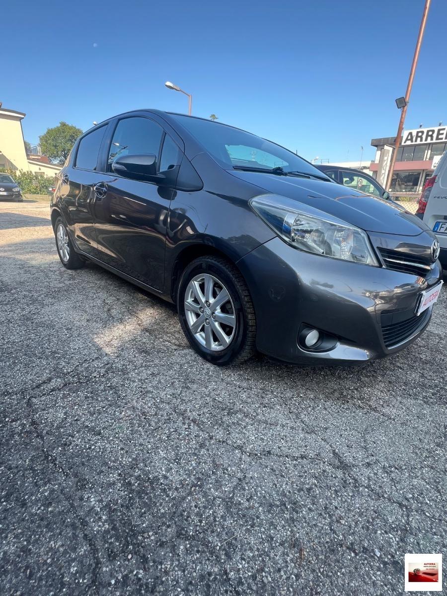 TOYOTA - Yaris - 1.0 5 porte Lounge