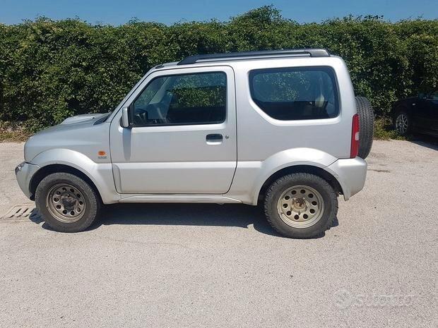 Suzuki Jimny 1.5 DDiS 86CV 4x4 JLX