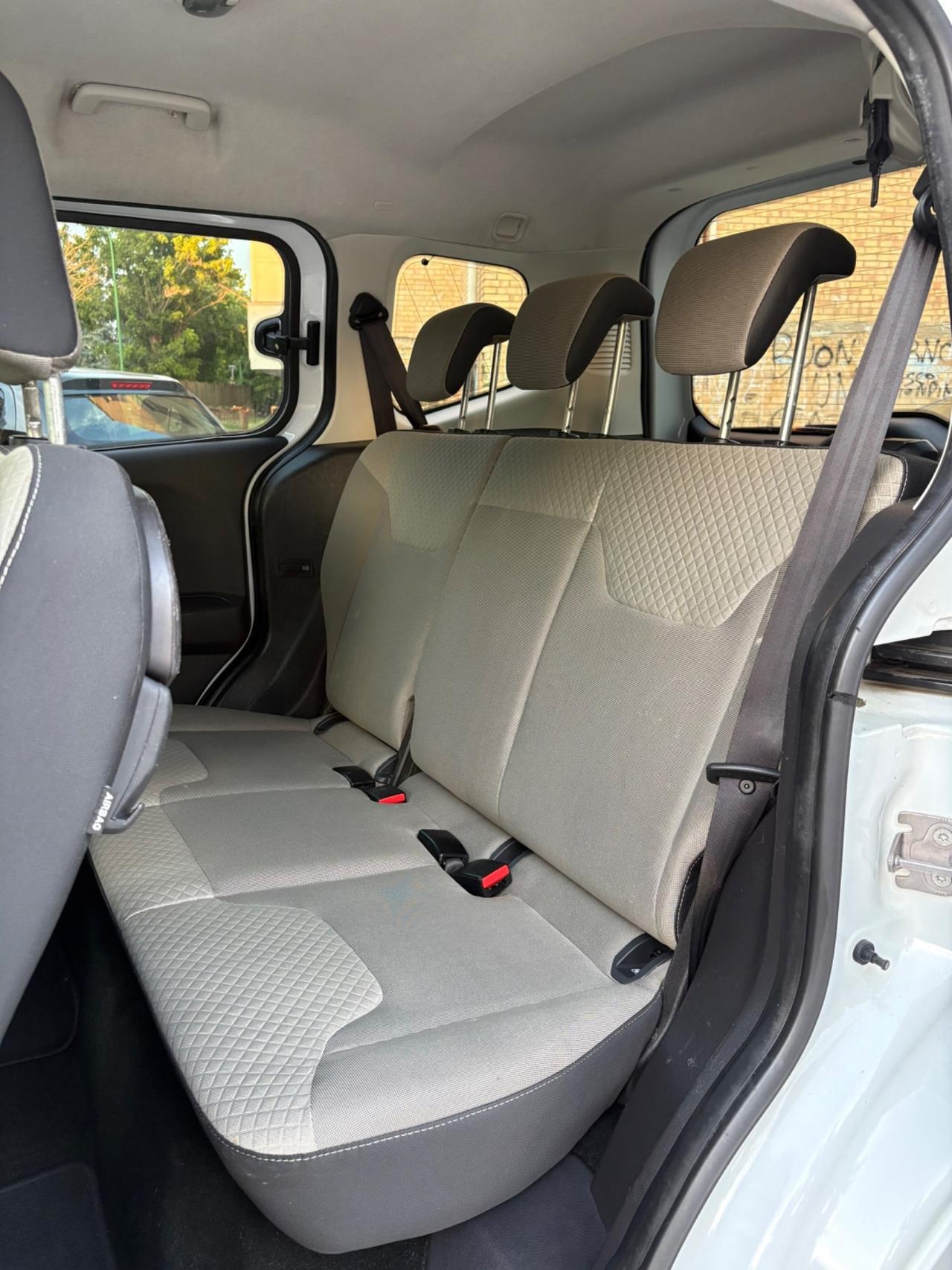 Ford Tourneo Courier 1.5 TDCI 75 CV 5 posti
